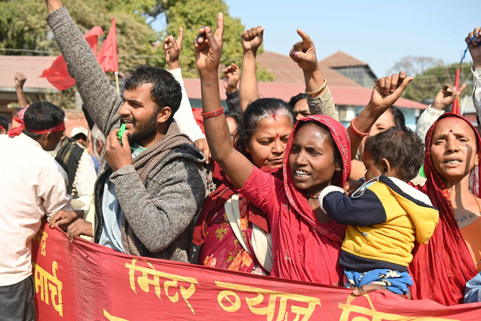 प्रहरीलाई माथिकाे आदेश आएपछि अघि बढ्याे मिटरब्याजपीडितकाे सिट्टी जुलुस (फाेटाे फिचर)